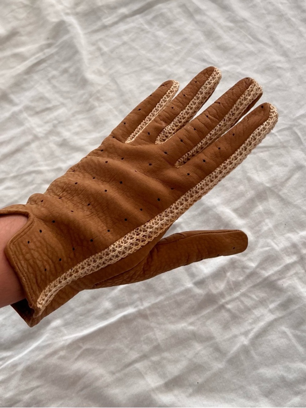 Vintage Tan leather gloves with lace trim